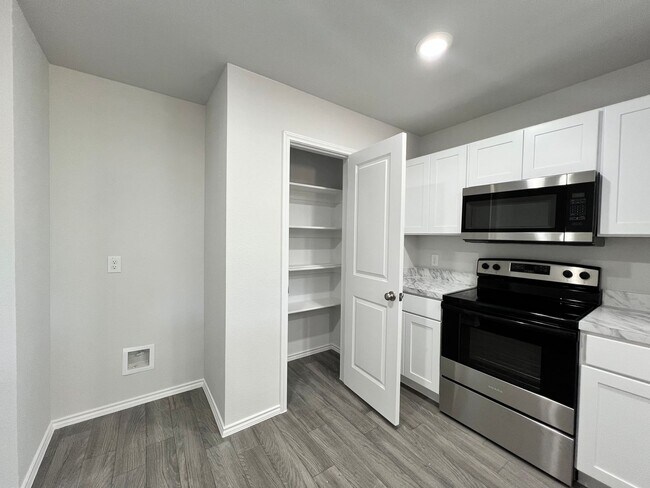 Building Photo - New Home in New Tolar Oaks Neighborhood