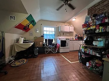 Building Photo - 381 Forest Ave