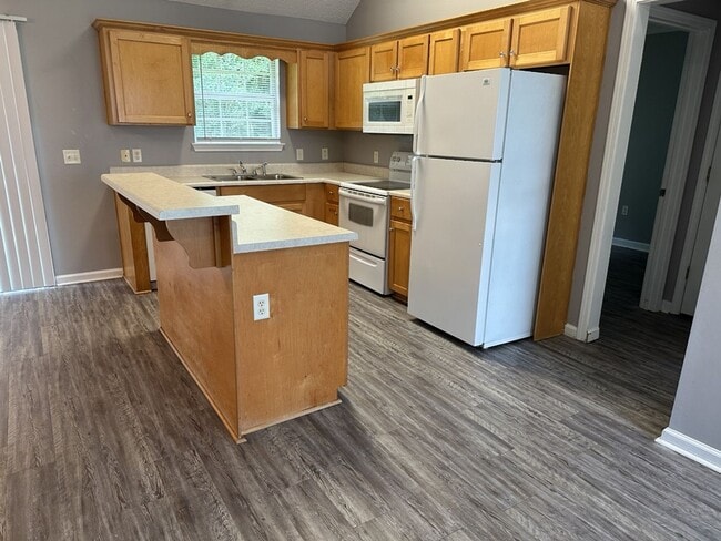Building Photo - 641 Laurel Hill Cir