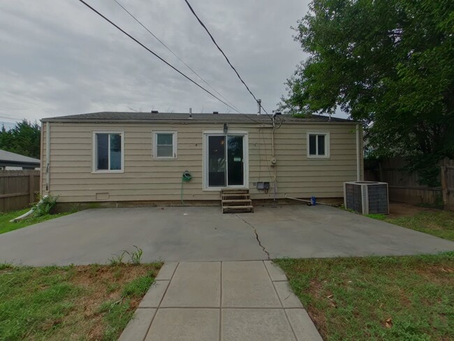 Building Photo - 5944 E Kinkaid St