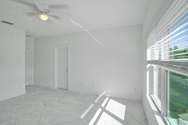 Building Photo - Gorgeous Brand New 3 Bedroom 2 Bath (2-story) Townhouse in Deerfield Beach