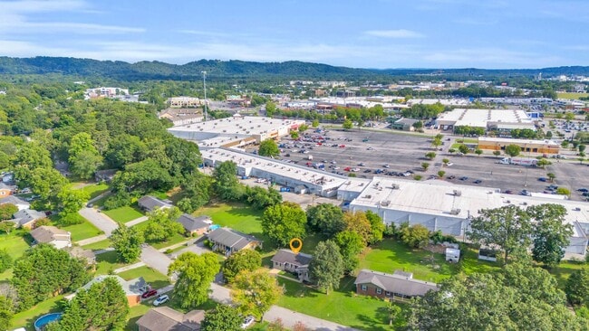 Building Photo - Located in the Heart of Hixson! 3 beds, 2 ...