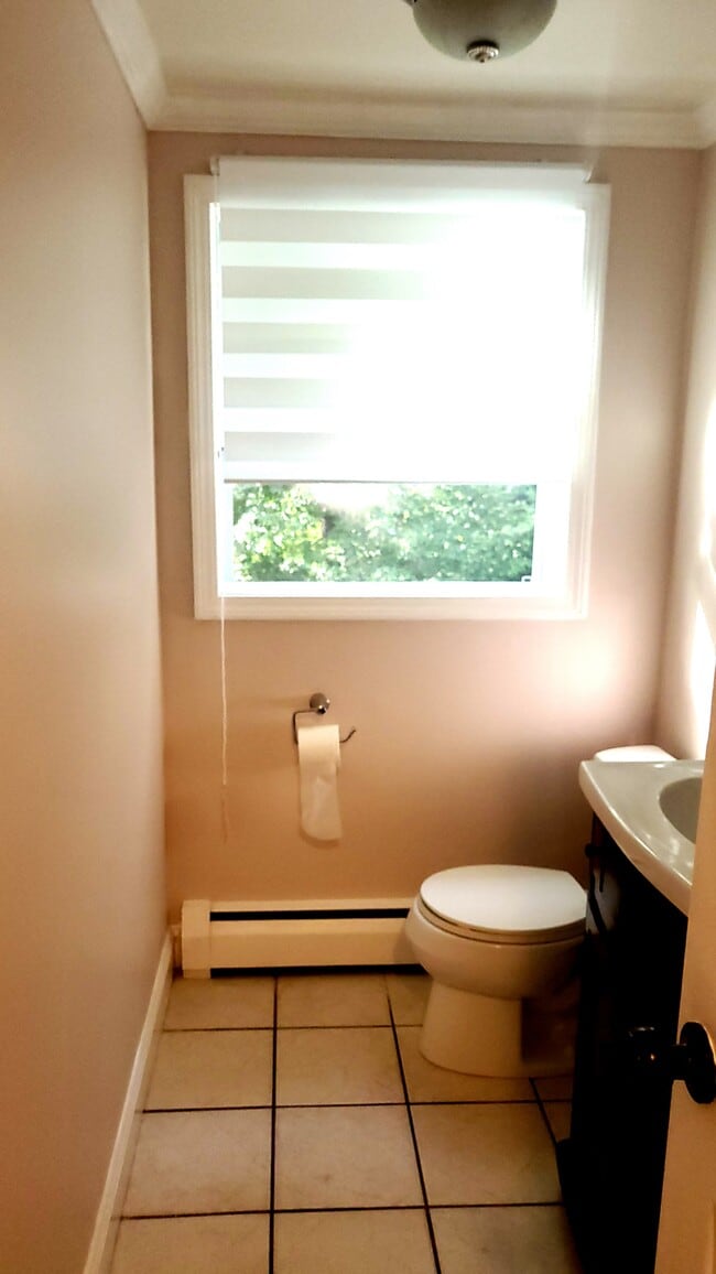 Building Photo - 370 High St