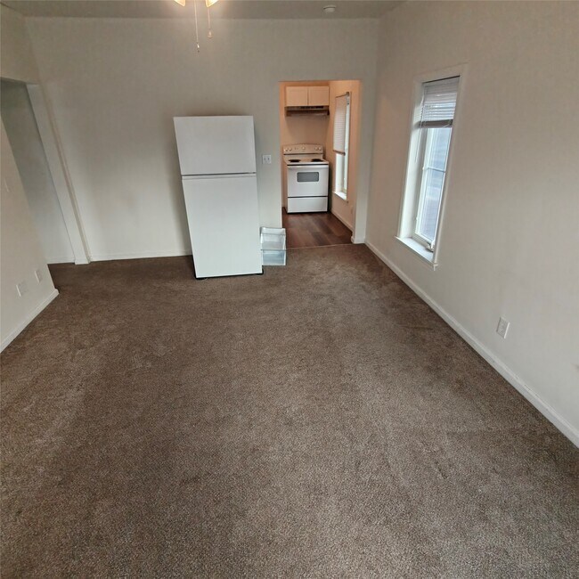 Building Photo - 145 Floral Ave