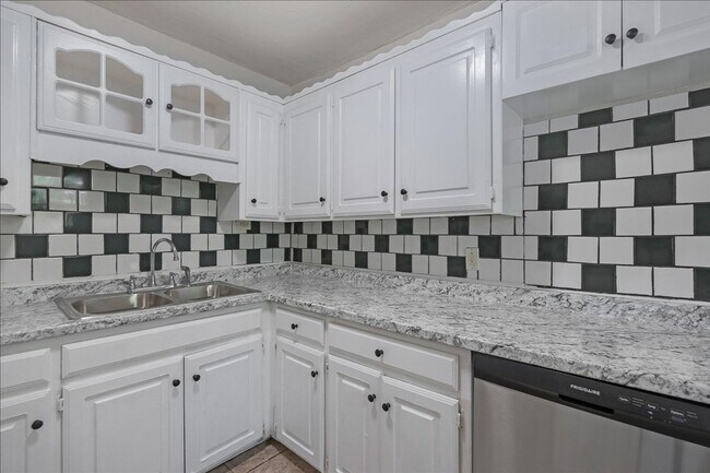 Building Photo - Beautiful large home for Rent
