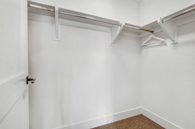 Building Photo - 1168 S Barrington Ave