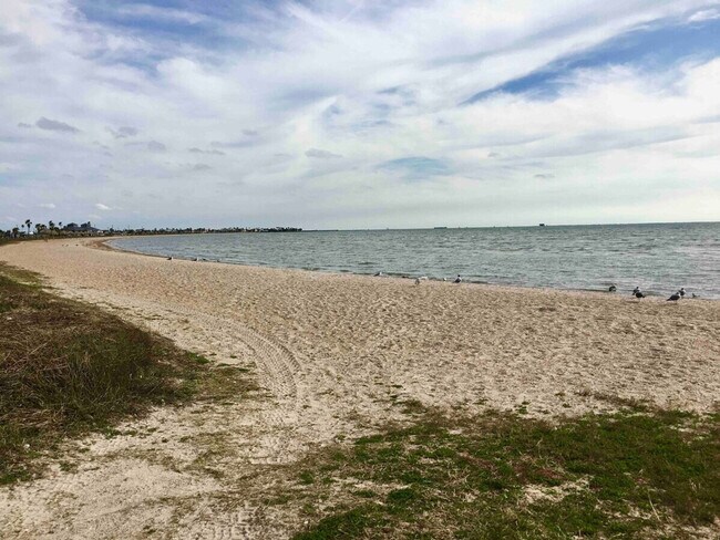 Building Photo - 1131 S 8th St