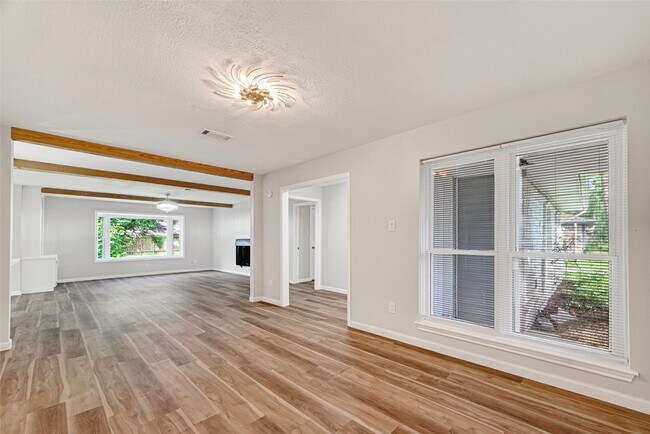 Building Photo - 25503 Foxbriar Ln