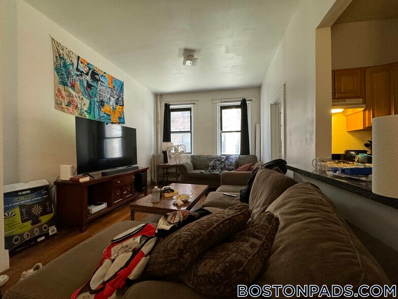 Primary Photo - 1254 Commonwealth Ave