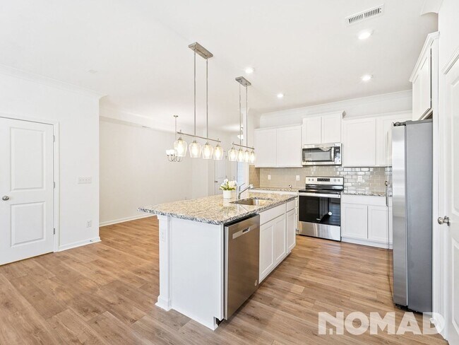 Building Photo - Spring deal : 500$ rewards for a 15 month rental lease - Elegant  3br/2.5 bath Townhome available...