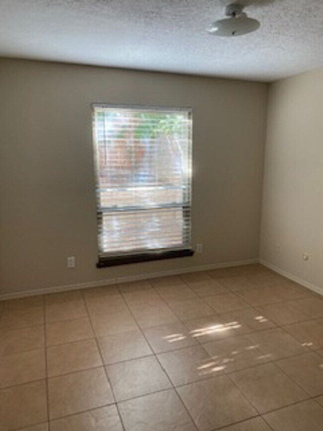 Building Photo - 12240 Menaul Blvd NE