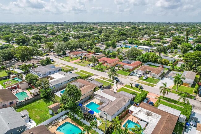 Building Photo - 6452 Custer St