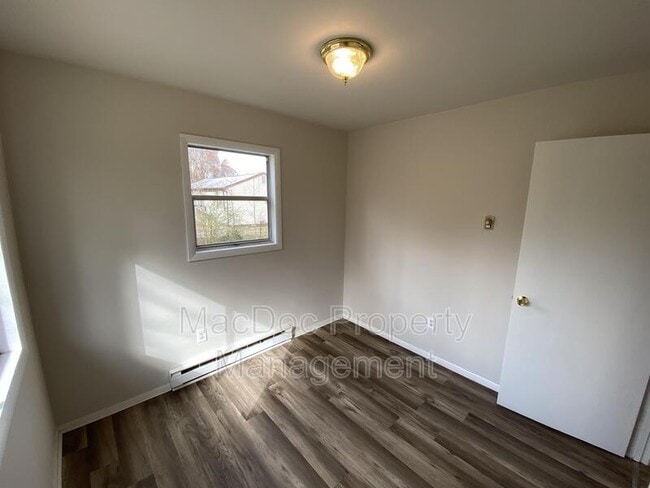 Building Photo - 6037 Rosedale Dr