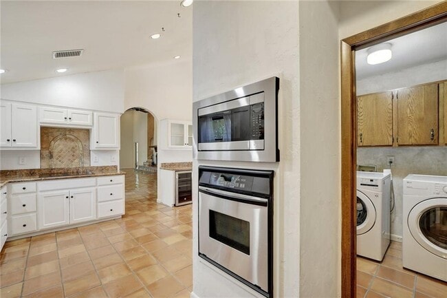 Building Photo - 108 Acapulco Dr