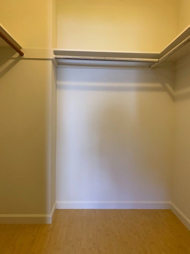 Building Photo - 1252-1254 Valerian Court