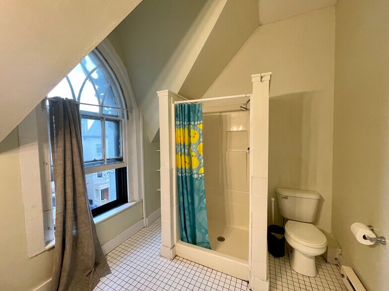 Building Photo - 139 Hillside St