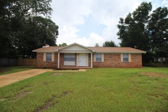 Building Photo - Hamilton Bridge Estates 3BR Brick Home Near Hwy 90, No Carpet & Open Living Space