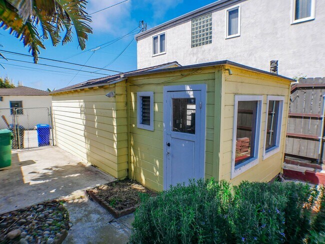 Building Photo - Charming Ocean Beach Home!