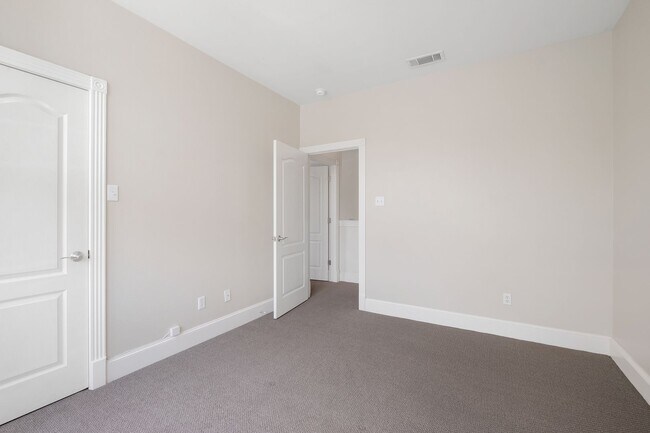 Building Photo - 6715 Windrift Way