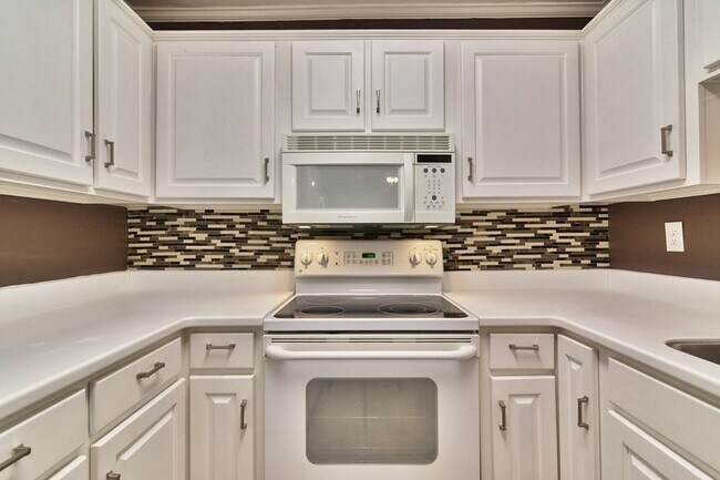 Building Photo - Riverhill Apartments