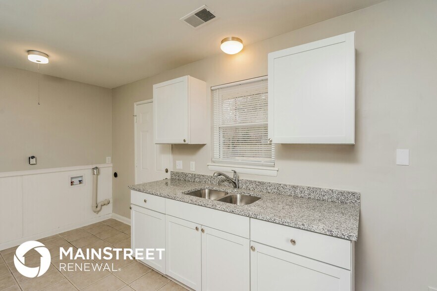 Building Photo - 3113 Maywood Pl
