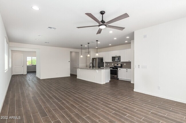 Building Photo - 8759 S 168th Dr