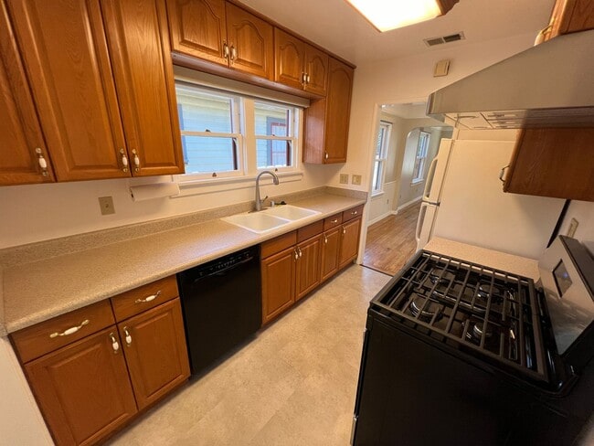 Building Photo - Lovely Home in Historic Escondido