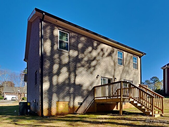 Building Photo - 100 General Braxton Bragg