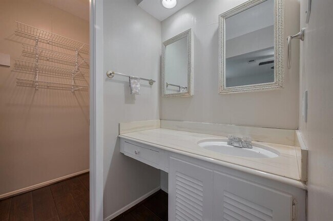 Building Photo - 8119 La Roche Ln