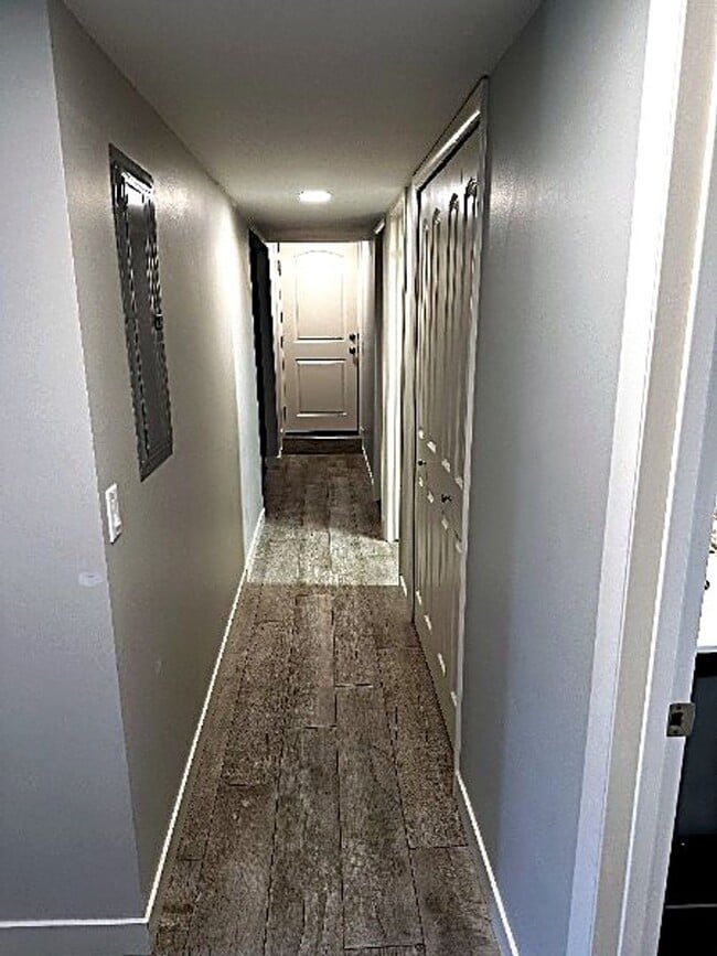 Building Photo - Beautifully Updated Two-Story Home in Sandy — Mountain Views & Big Backyard!