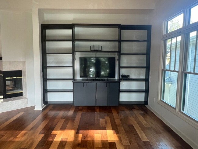 Building Photo - Spacious Updated Home in Windmill Harbour!
