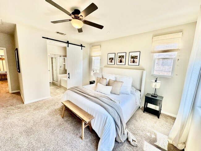 Building Photo - North Clovis 3/3 with Bonus Room and Pool