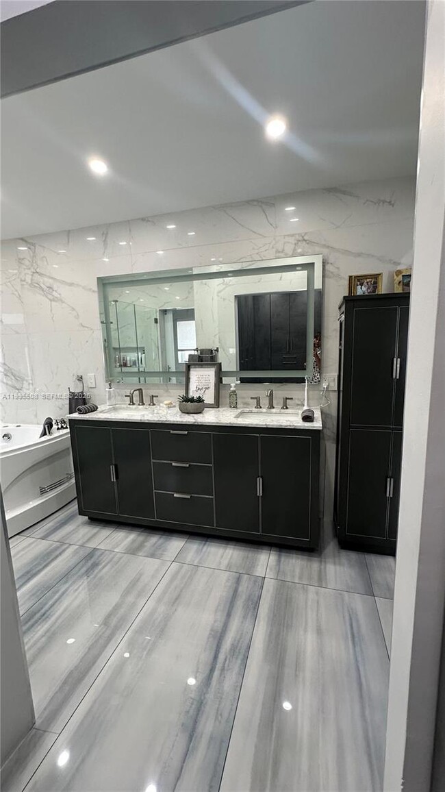 Building Photo - 13411 SW 17th Ct