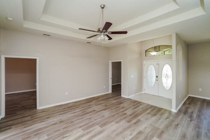 Building Photo - 6034 Beechwood Dr