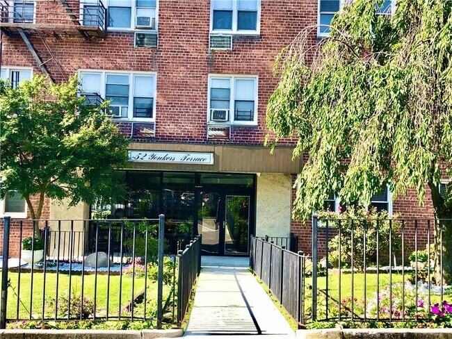 Building Photo - 52 Yonkers Terrace