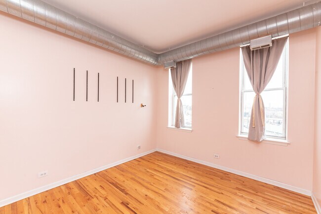 Building Photo - 2356 N Elston Ct