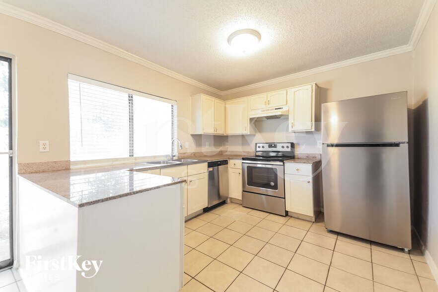 Building Photo - 1205 Colony Dr