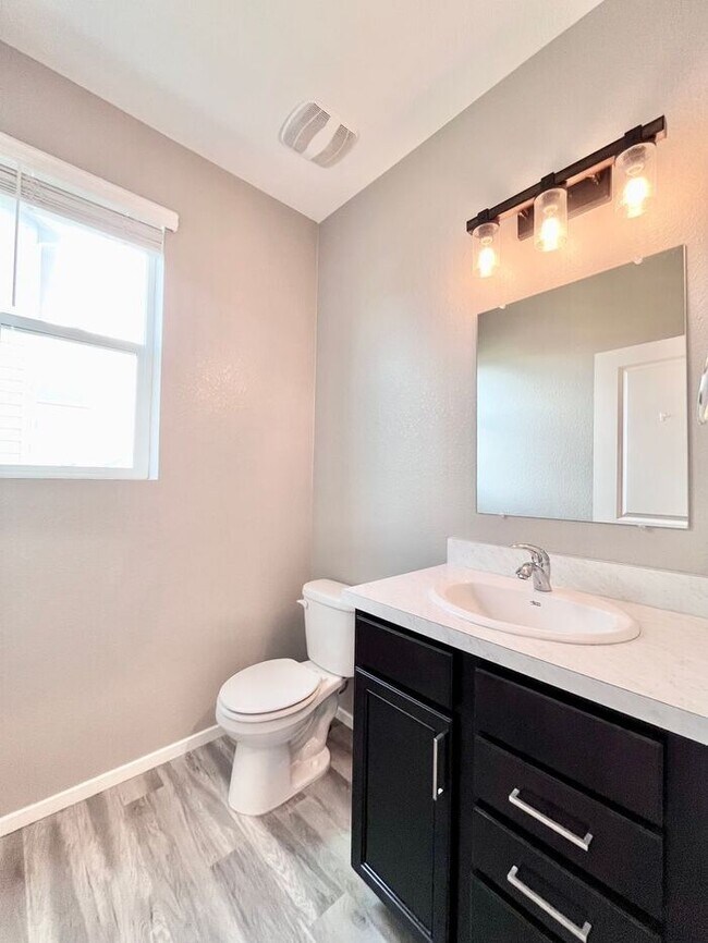 Building Photo - Charming Two-Story Home for Rent in the De...