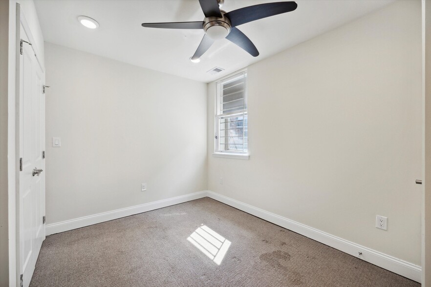 Building Photo - 1823 N Bouvier St