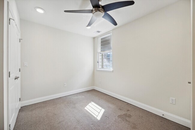 Building Photo - 1825 N Bouvier St