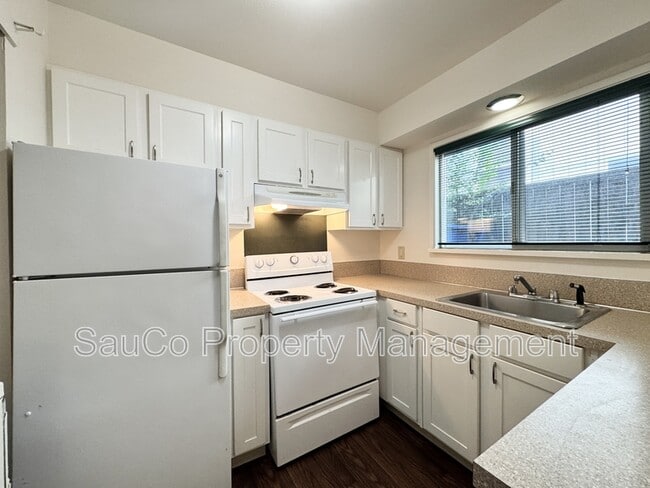 Building Photo - 536 SW Nebraska St