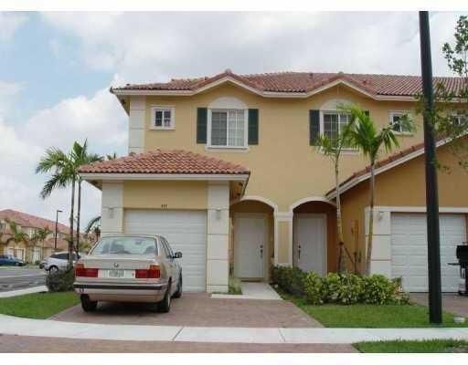 Building Photo - 571 Princess Dr