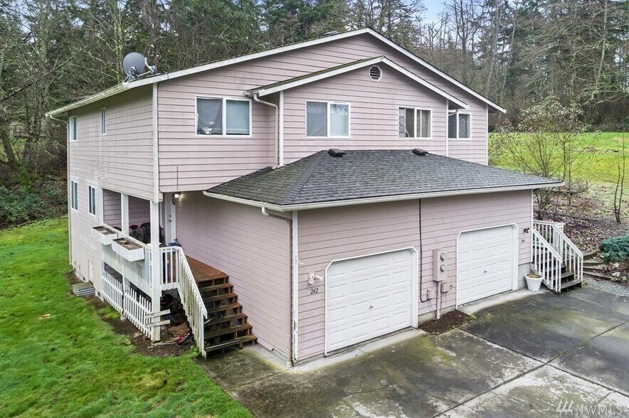 Building Photo - 242 Bower Ln