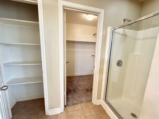 Building Photo - 8340 Stonebridge Way