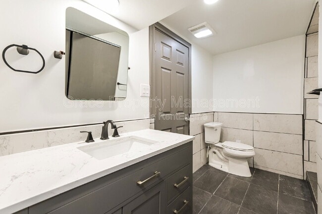 Building Photo - 2871 S Golden Way