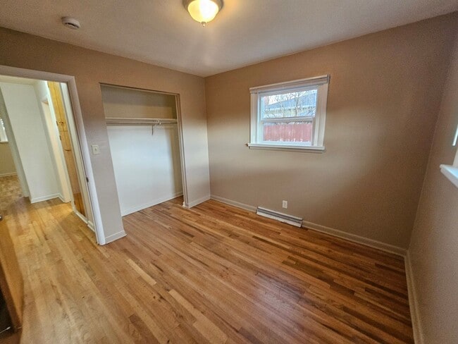 Building Photo - Four Bedroom House Across from Rose Park