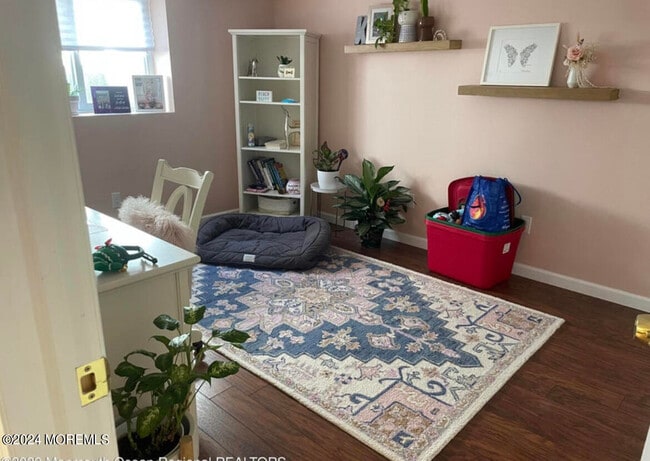 Building Photo - 509 Laurel Ave