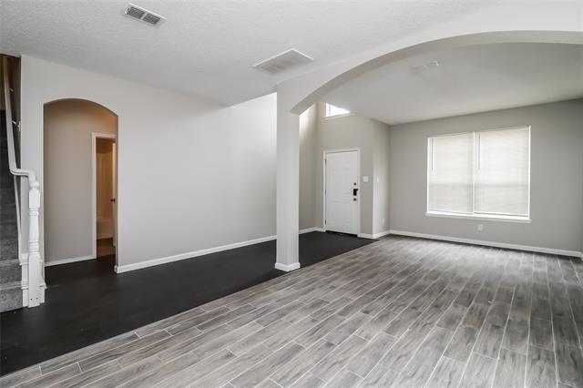 Building Photo - 305 Arbor Glen Dr