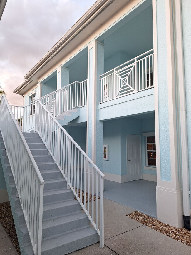 Building Photo - Beautifully upgraded Ground Floor condo with lake view