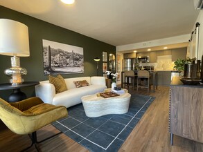 Building Photo - The Quinn Apartments